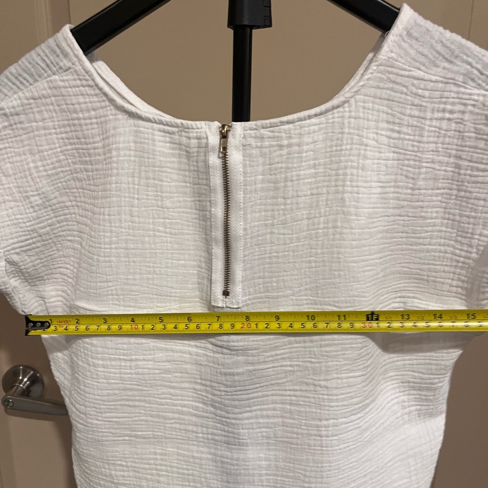 Olive & Oak Textured White Scoop Neck Cap Sleeve Blouse - Picture 6 of 7